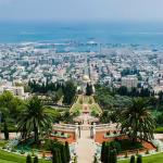 A large sprawling city next to the coastline